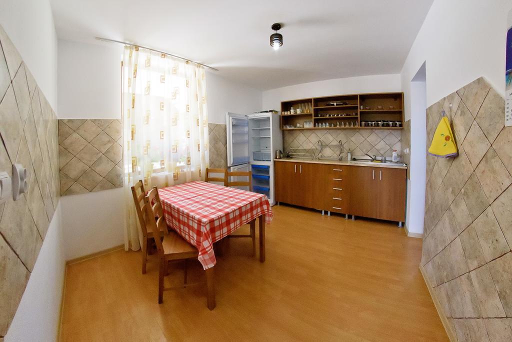 Hôtel La Poale'N Brau à Mînăstirea Humorului Chambre photo