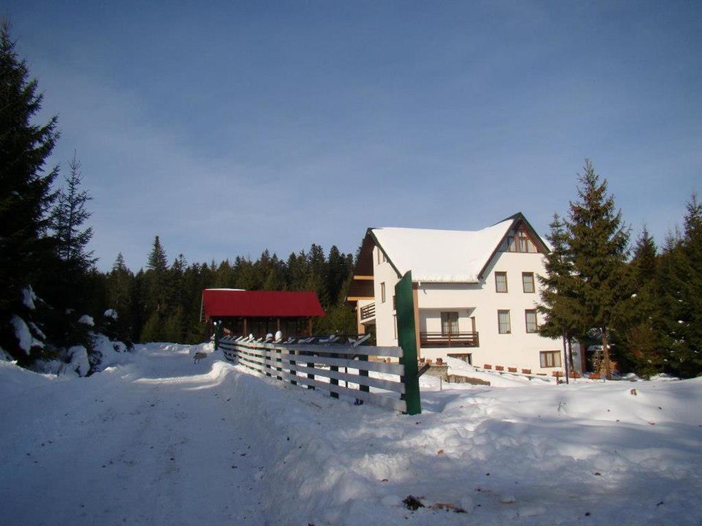 Hôtel La Poale'N Brau à Mînăstirea Humorului Chambre photo