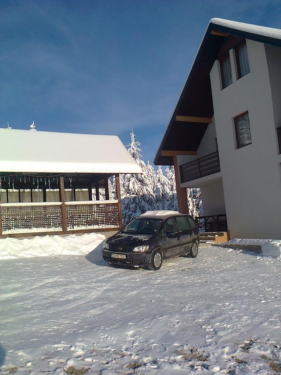Hôtel La Poale'N Brau à Mînăstirea Humorului Chambre photo